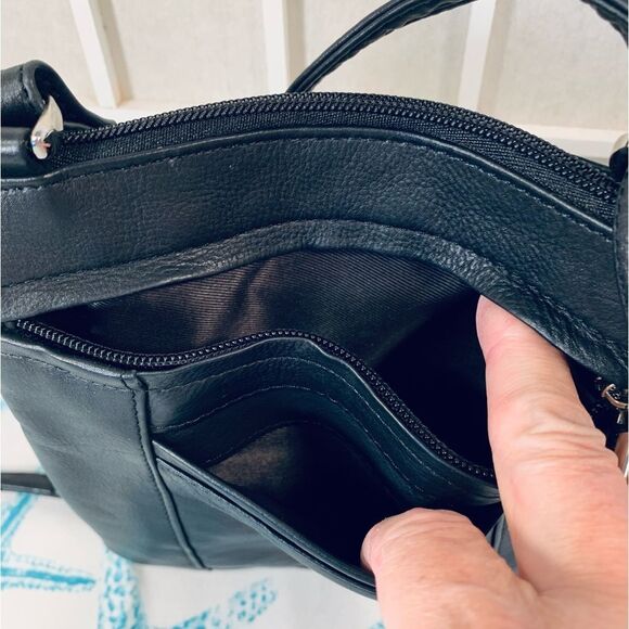 Black Crossbody Handbag - Picture 4 of 10